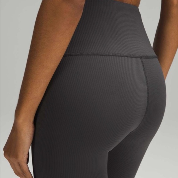 Lululemon sz 8 Wunder Train High-Rise Ribbed Tight 25"
Graphite Grey Leggings - Picture 9 of 13